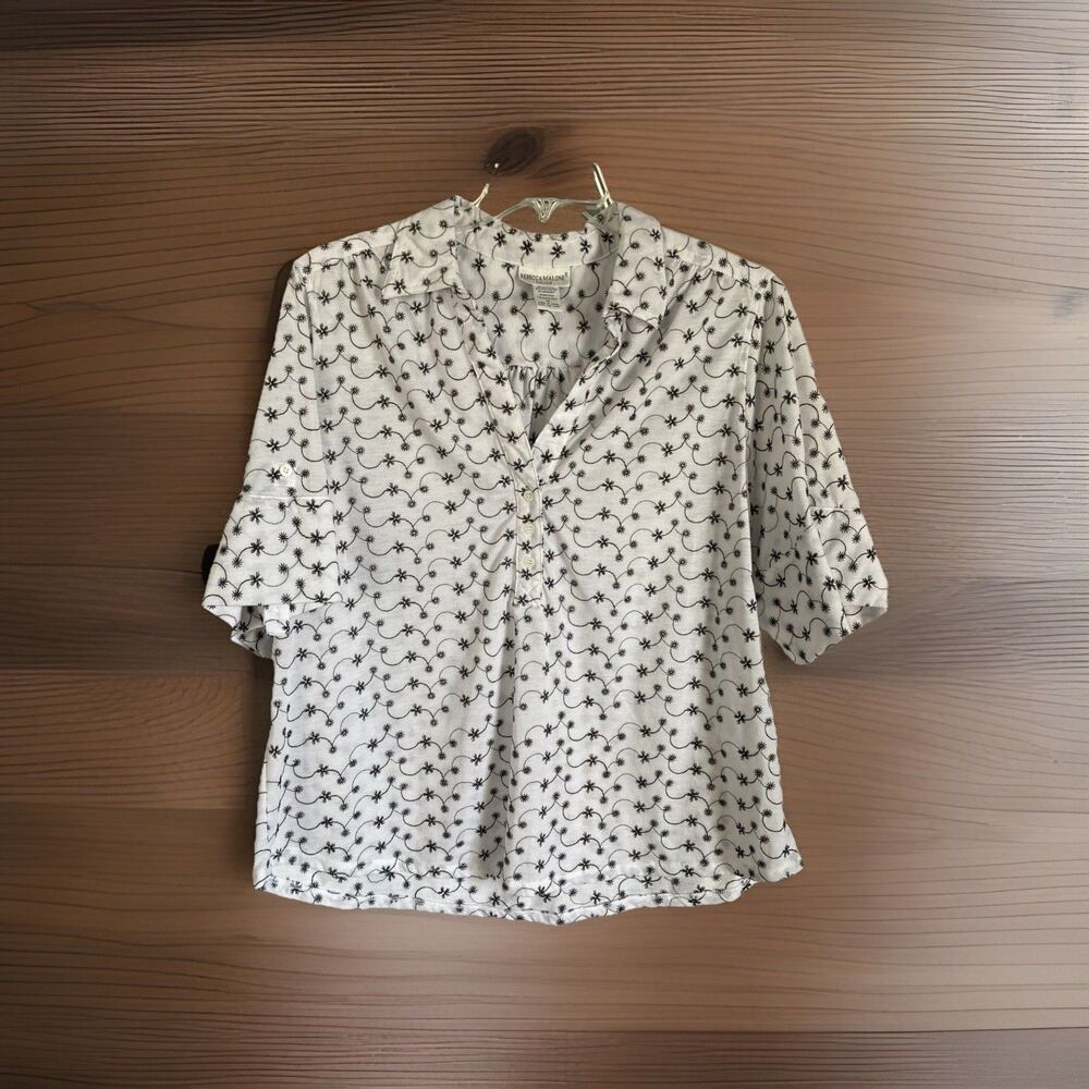 Rebecca Malone Woman Size 1X Top White & Black Floral Collar Good Condition Knit
